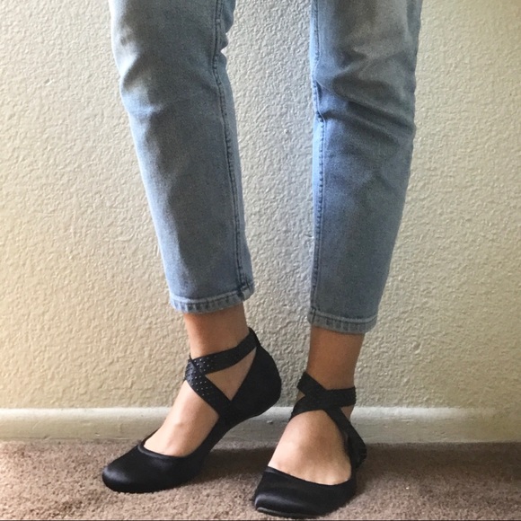 Kenneth Cole Satin Ballet Flats 